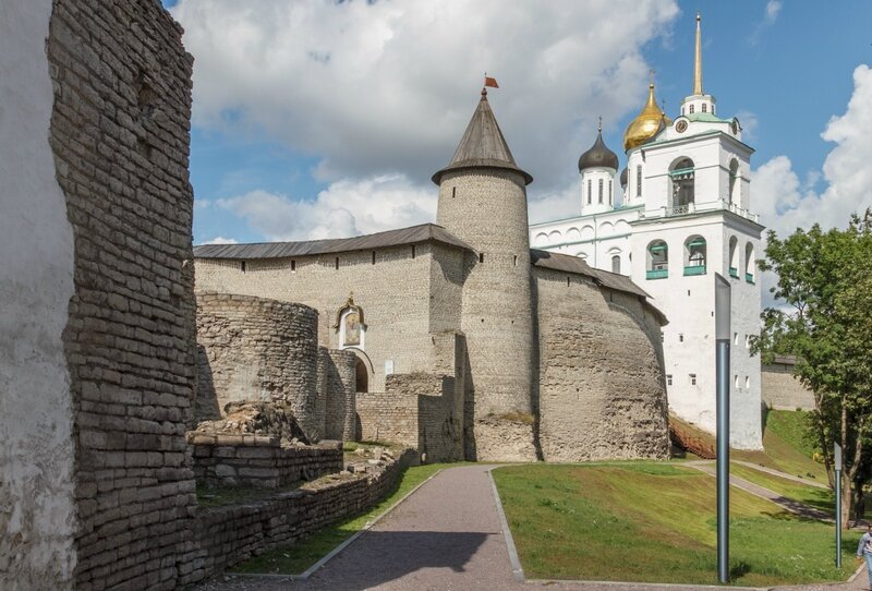 Город Довмонт, Кромские стены и Троицкий собор, Псков