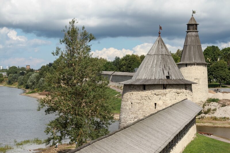 Плоские и высокие башни (Воскресенская), Псков