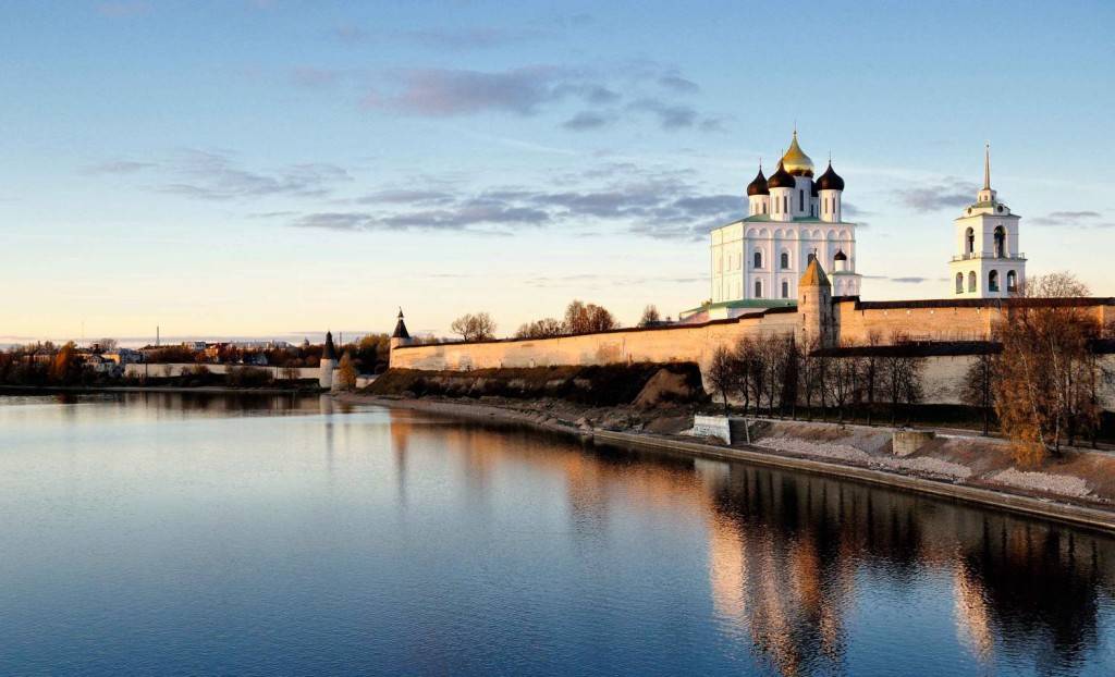 Фото башен Псковского Кремля